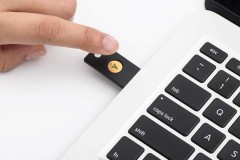 Yubico 指纹解锁安全密钥 Yubikey