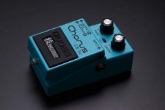 BOSS CE-2W 吉他贝司单块效果器