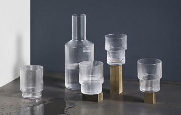 Ferm Living Ripple 竖纹玻璃杯水瓶